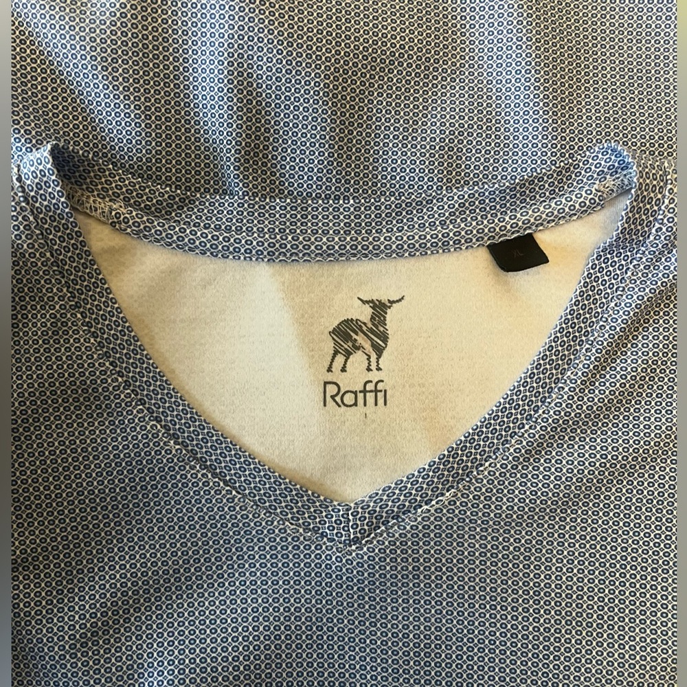 Raffi v-neck tee. Size XL